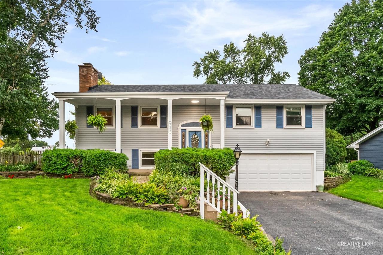 932 Longmeadow Dr., Geneva, IL 60134