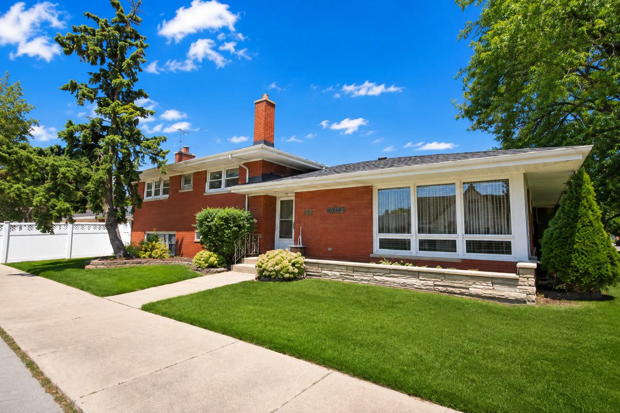 10158 S Talman Ave., Chicago, IL 60655