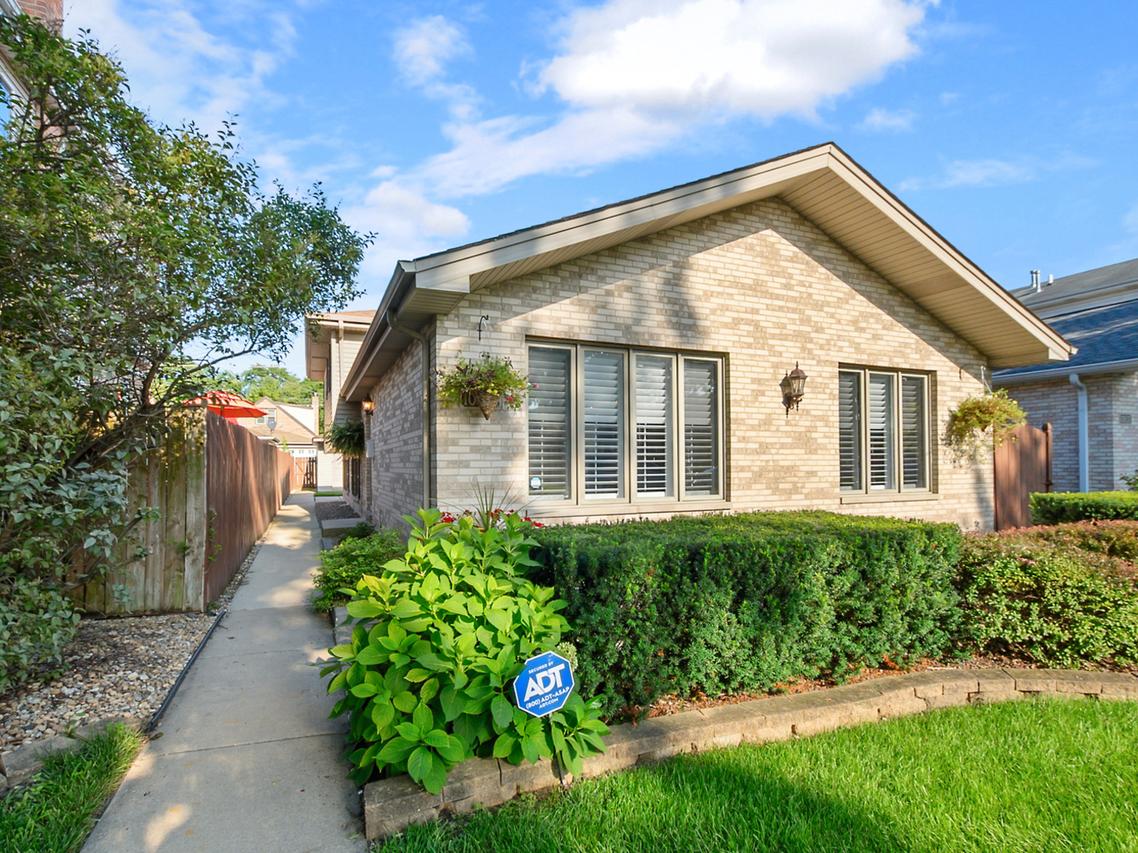 10633 S Whipple St., Chicago, IL 60655