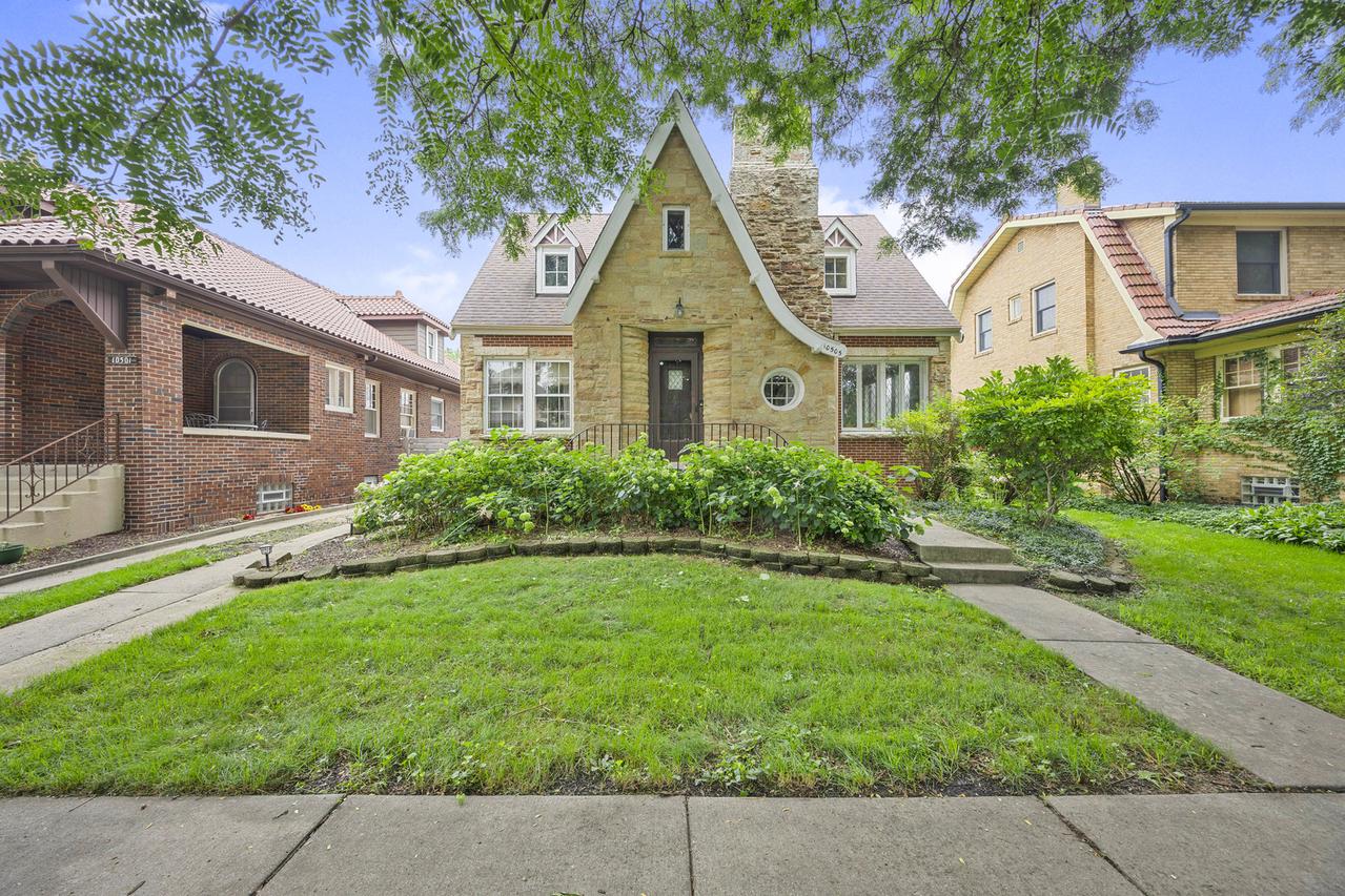 10505 S Leavitt St., Chicago, IL 60643