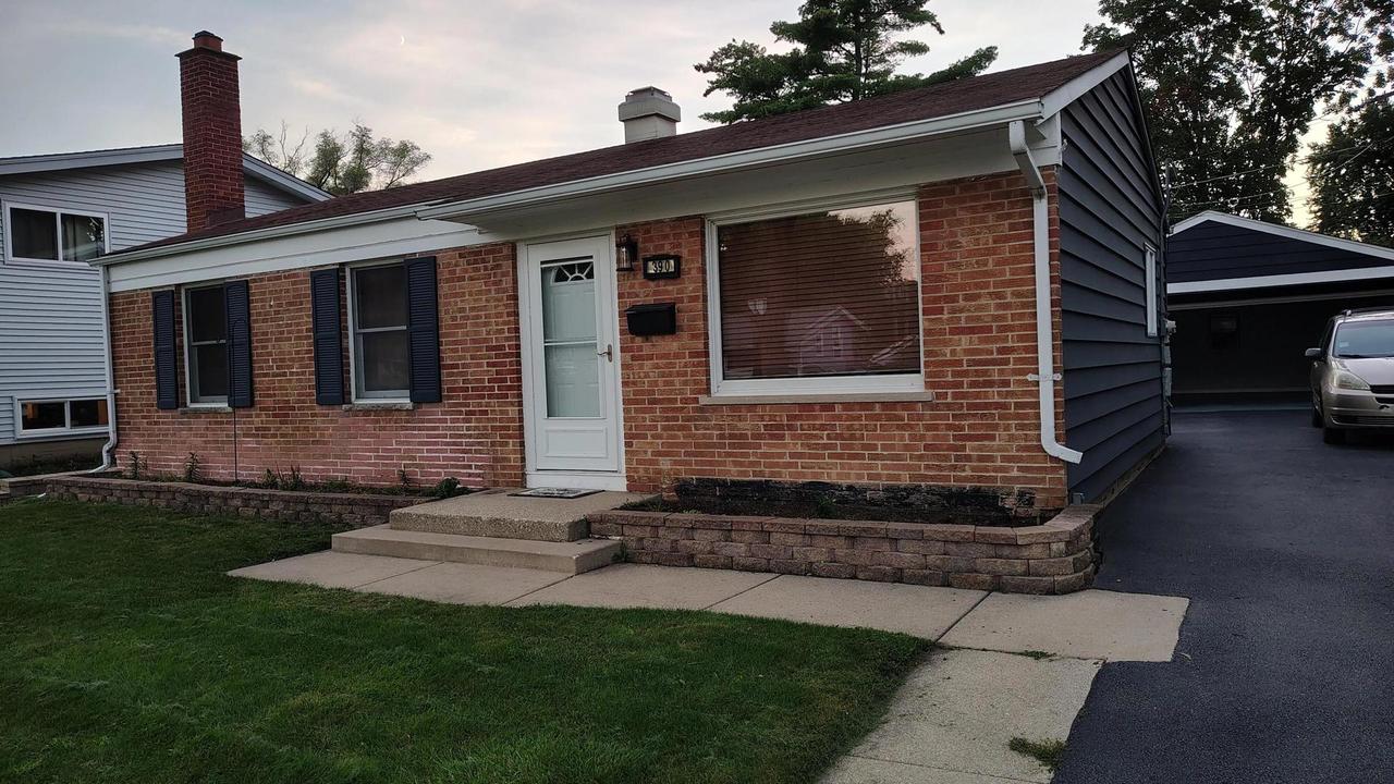 390 E Diane Dr., Buffalo Grove, IL 60089
