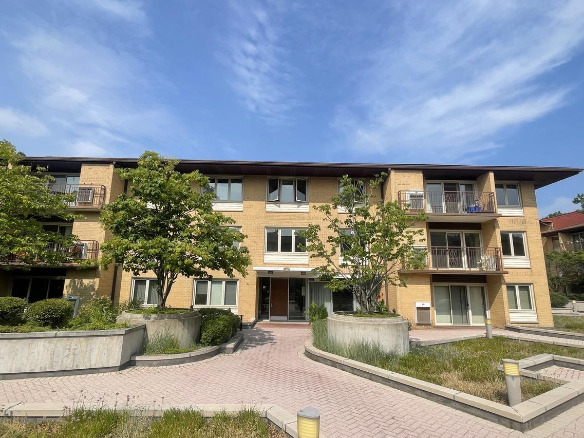 2460 W Talcott Rd. #220, Park Ridge, IL 60068