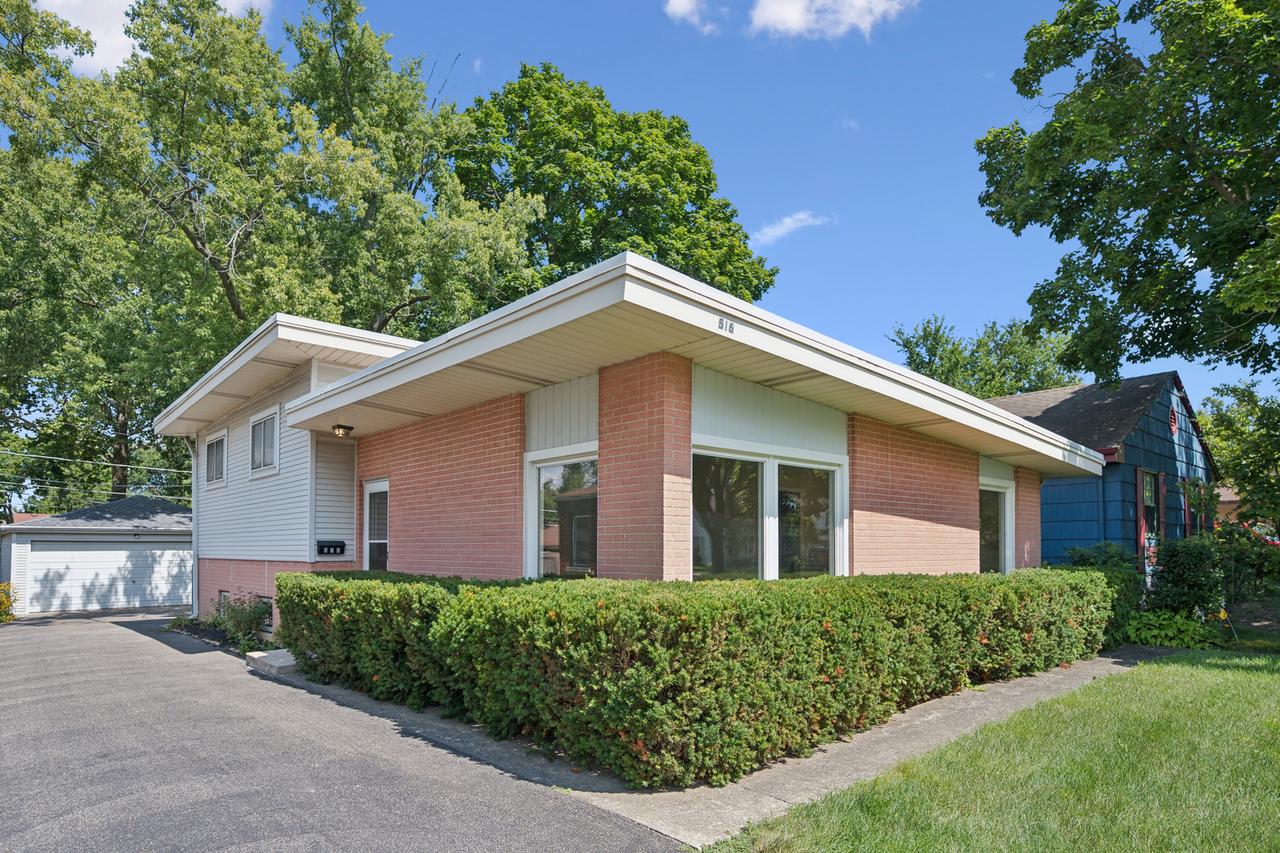 516 Hermitage Dr., Deerfield, IL 60015