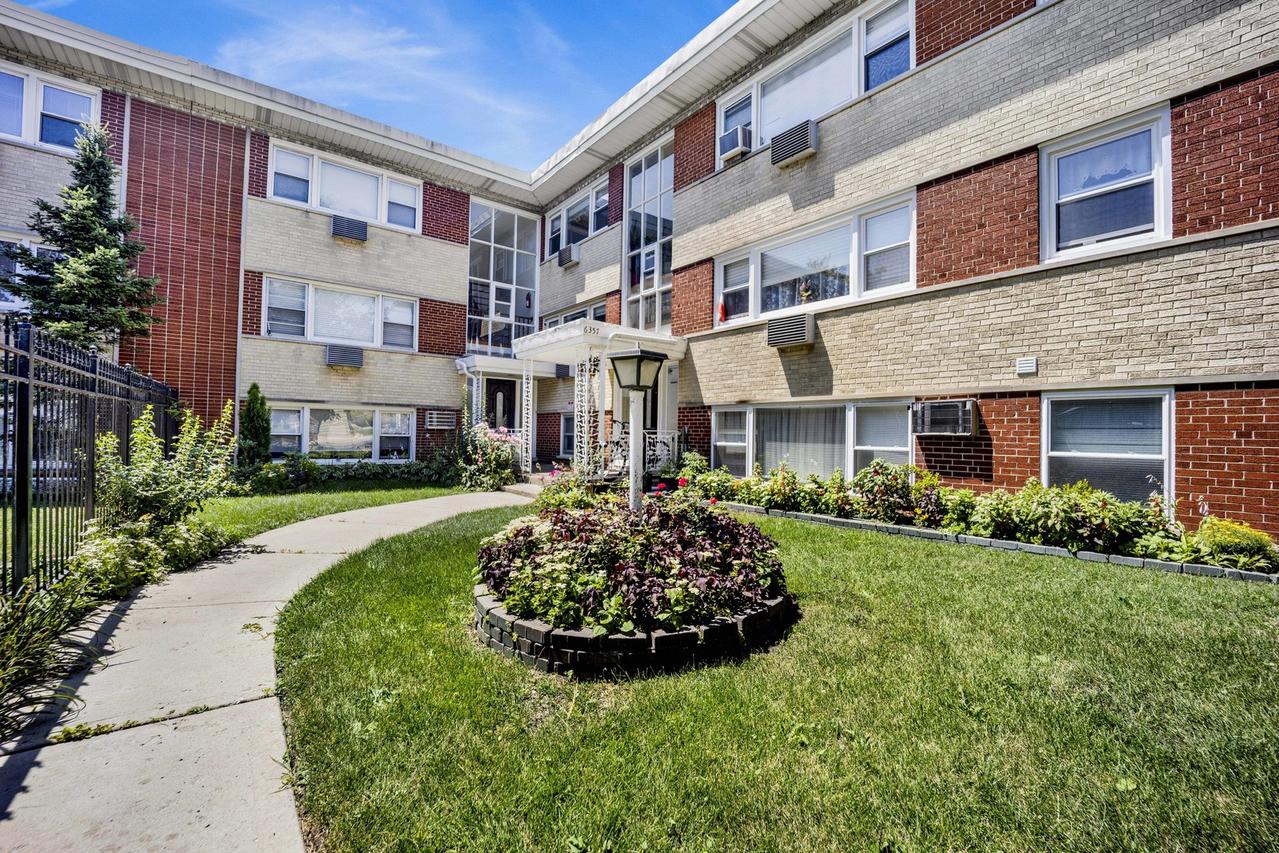 6357 W Addison St. #2F-SW, Chicago, IL 60634