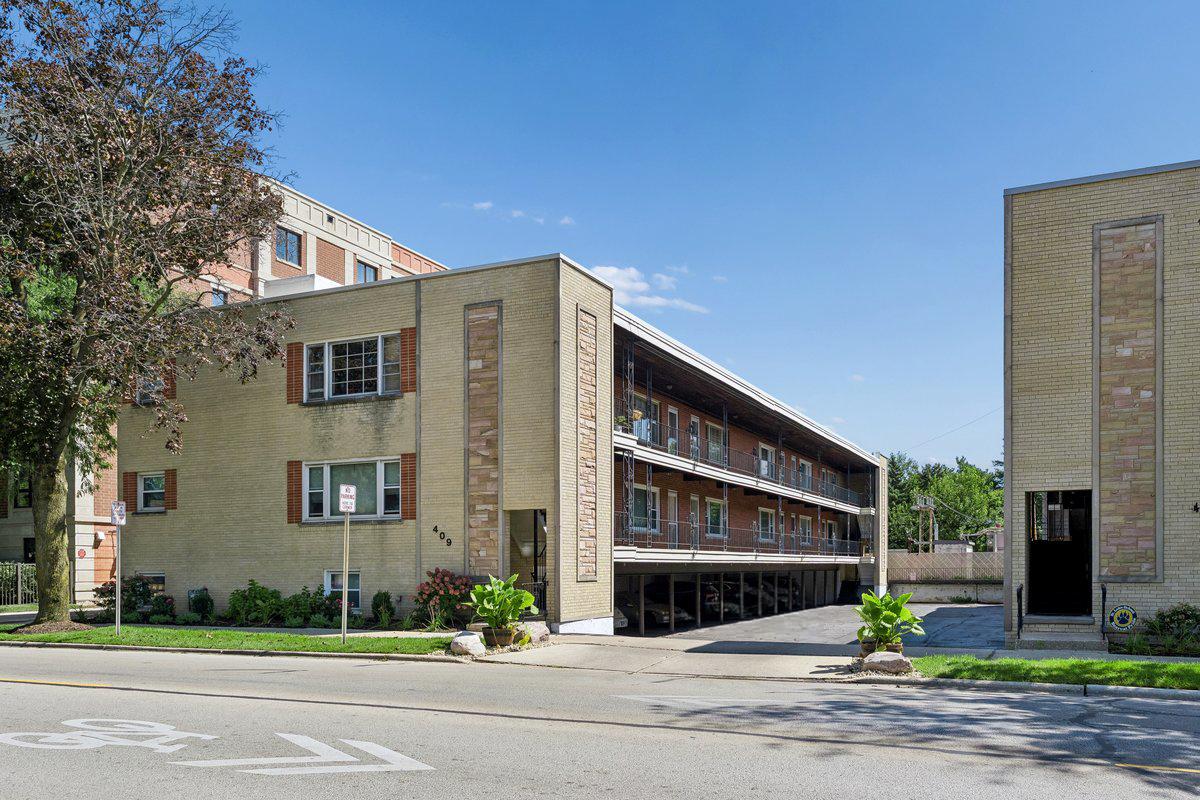 409 Lathrop Ave. #1B, River Forest, IL 60305