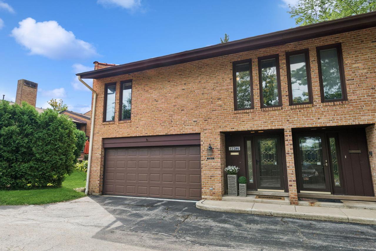 1728 Wildberry Dr. #G, Glenview, IL 60025