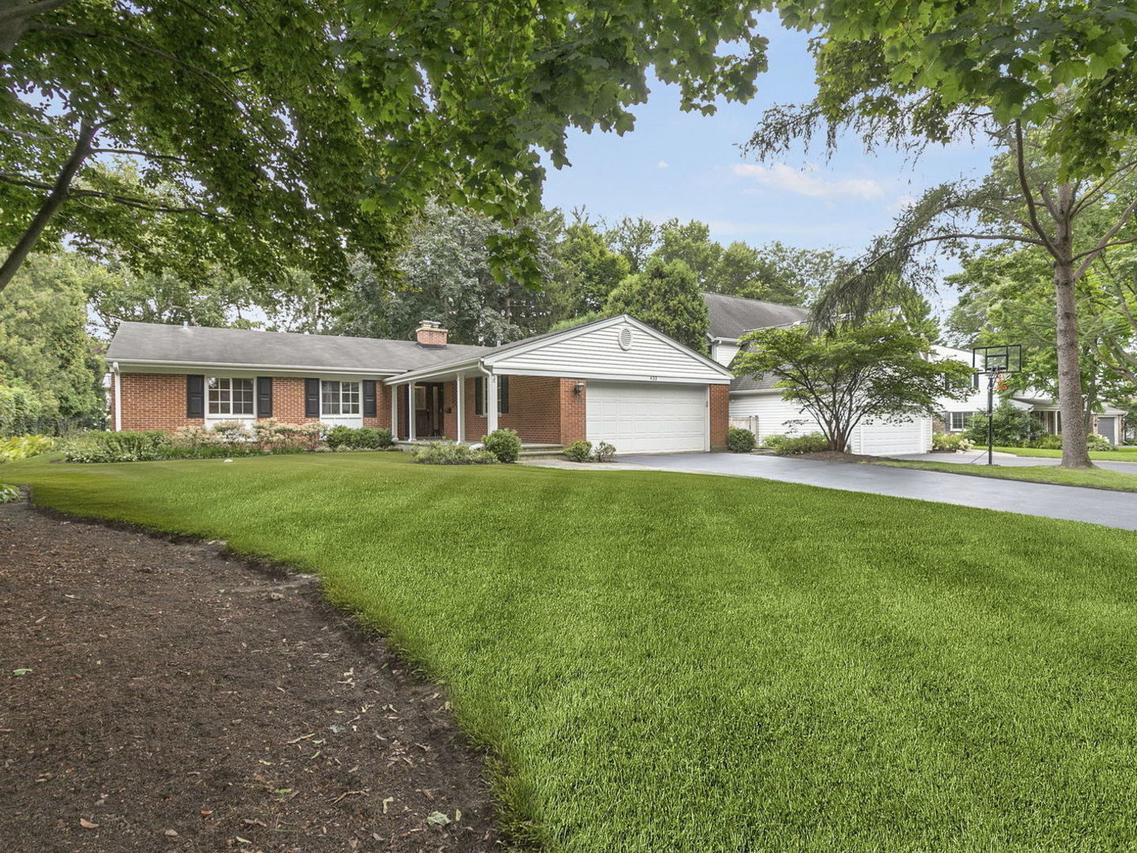 433 W Sheridan Pl., Lake Bluff, IL 60044