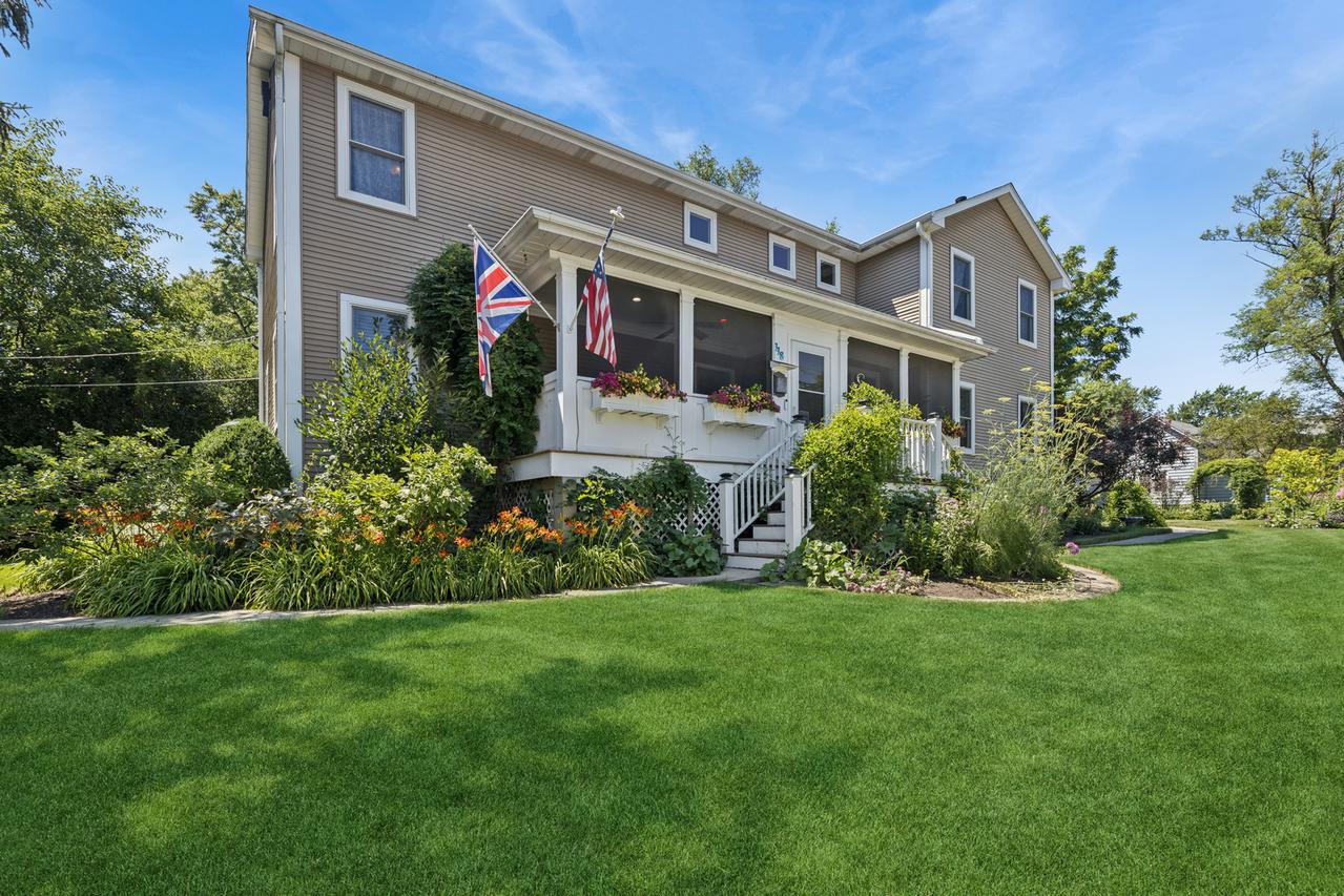118 Waverly Rd., Barrington, IL 60010