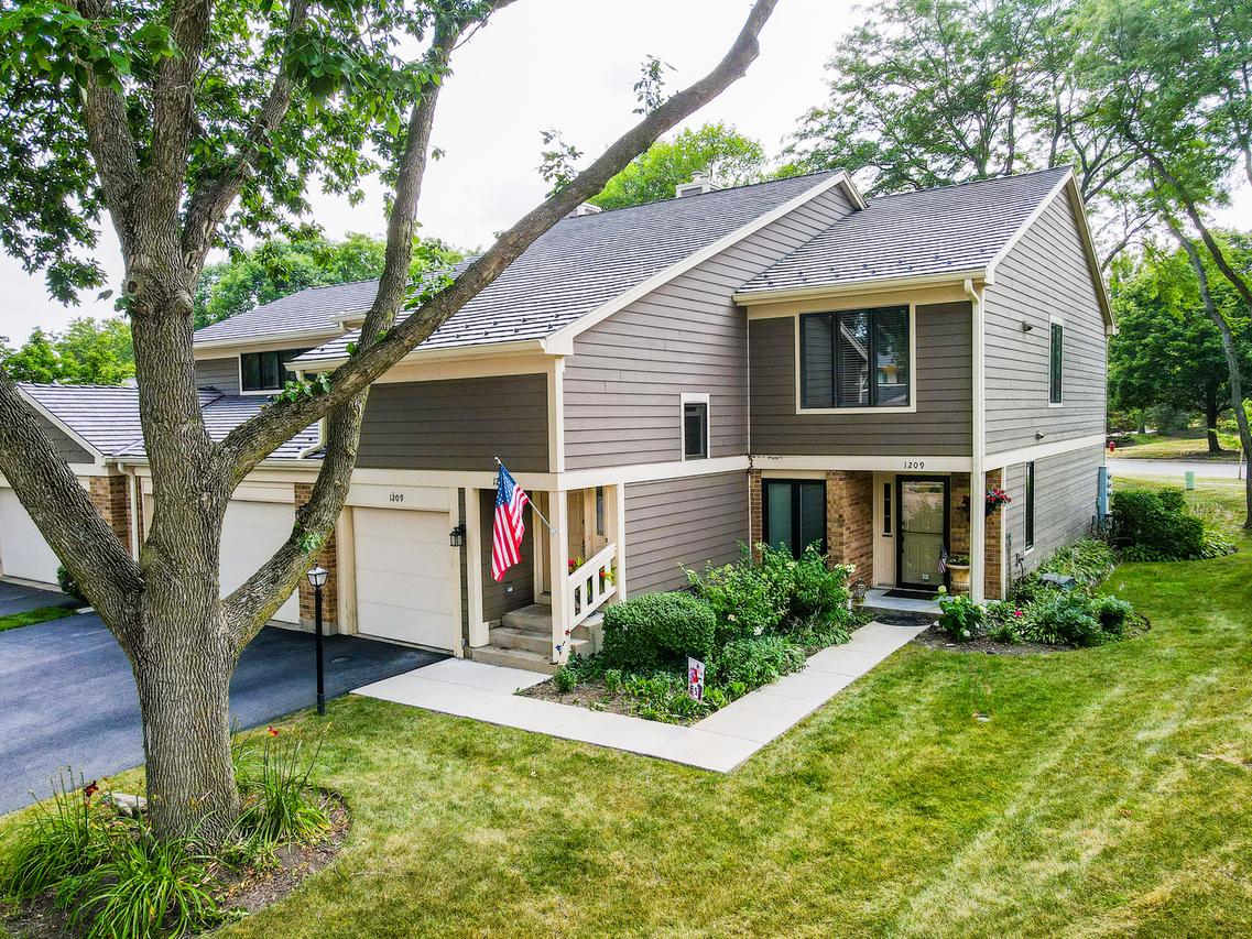 1211 Emerson Ln., Libertyville, IL 60048
