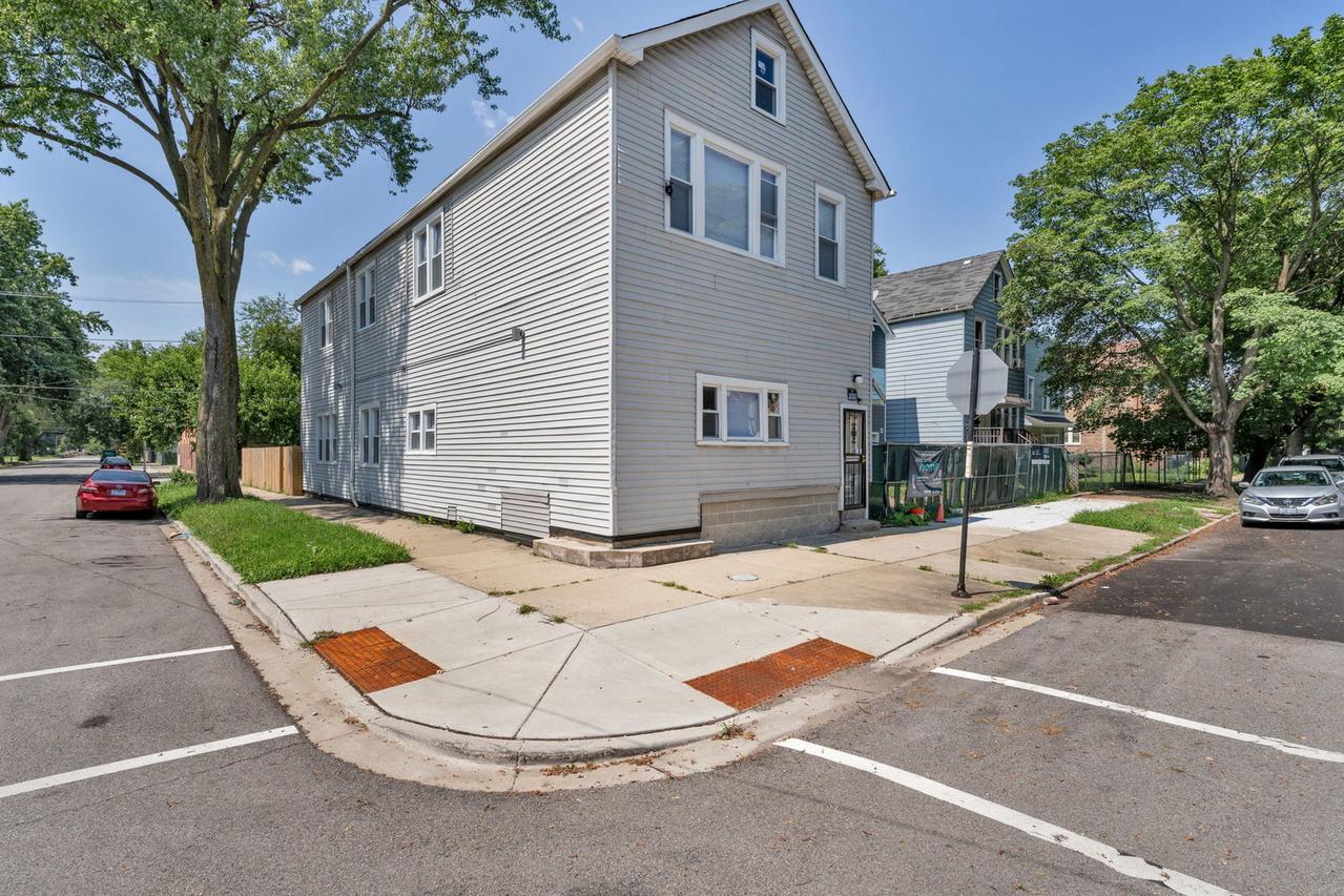 5256 S Carpenter St., Chicago, IL 60609