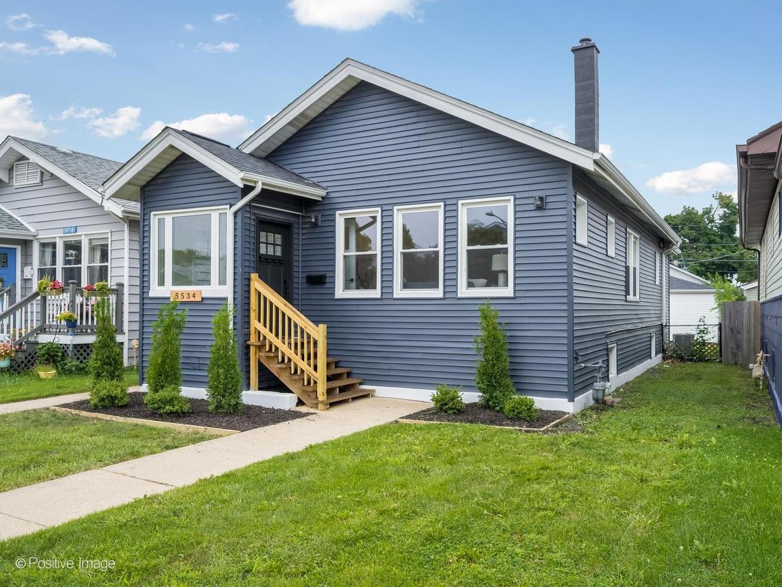 5534 W Warwick Ave., Chicago, IL 60641