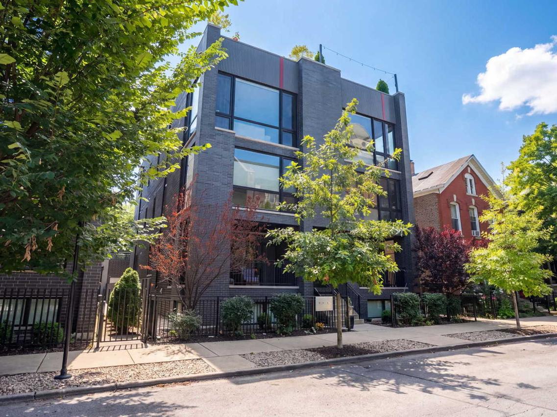 1459 W Superior St. #1E, Chicago, IL 60642