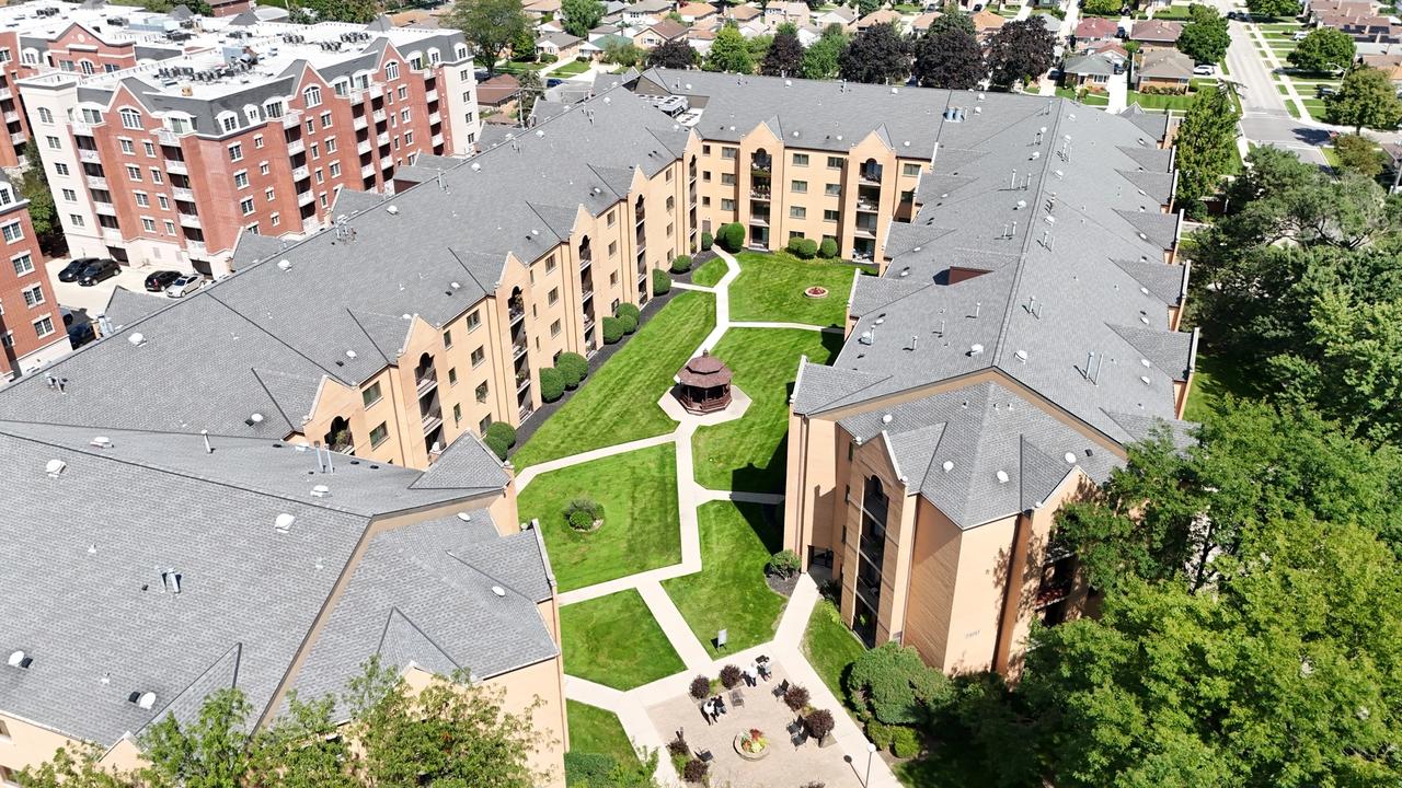 7410 W Lawrence Ave. #217, Harwood Heights, IL 60706