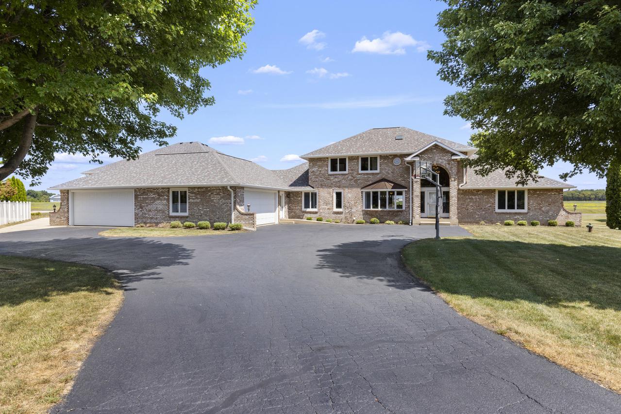 2601 Cessna Cir., Poplar Grove, IL 61065