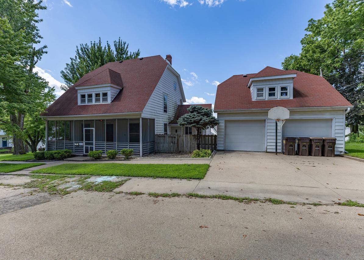 916 7th St., Fulton, IL 61252