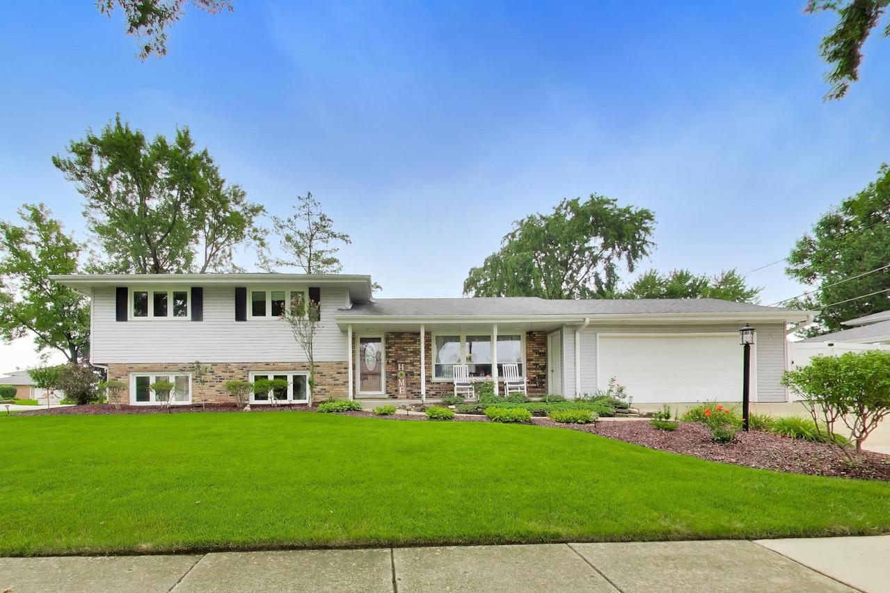 8938 S 81st Ave., Hickory Hills, IL 60457