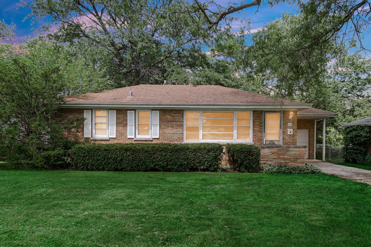 308 Maple St., Glen Ellyn, IL 60137