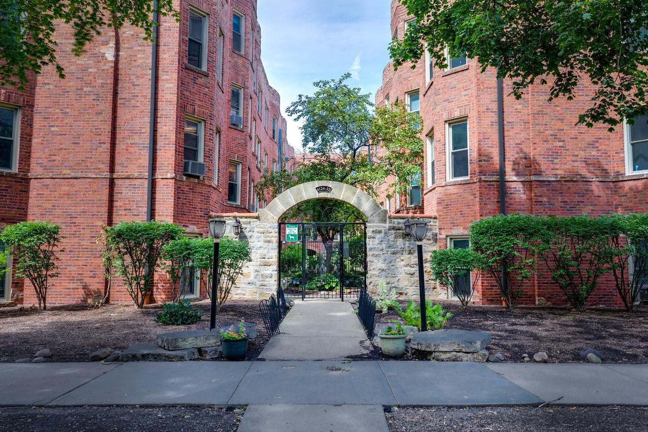 4124 N Kedvale Ave. #200, Chicago, IL 60641