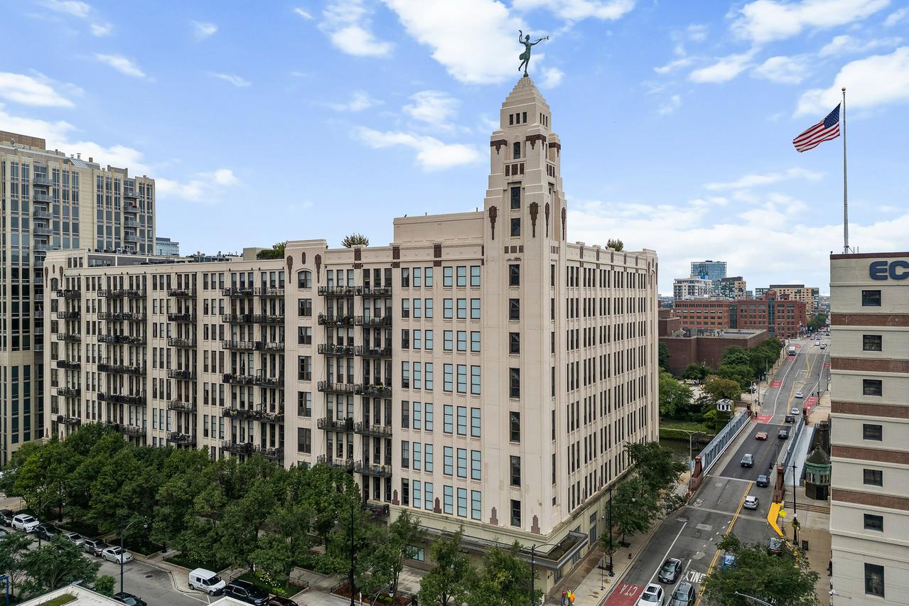 758 N Larrabee St. #418, Chicago, IL 60654