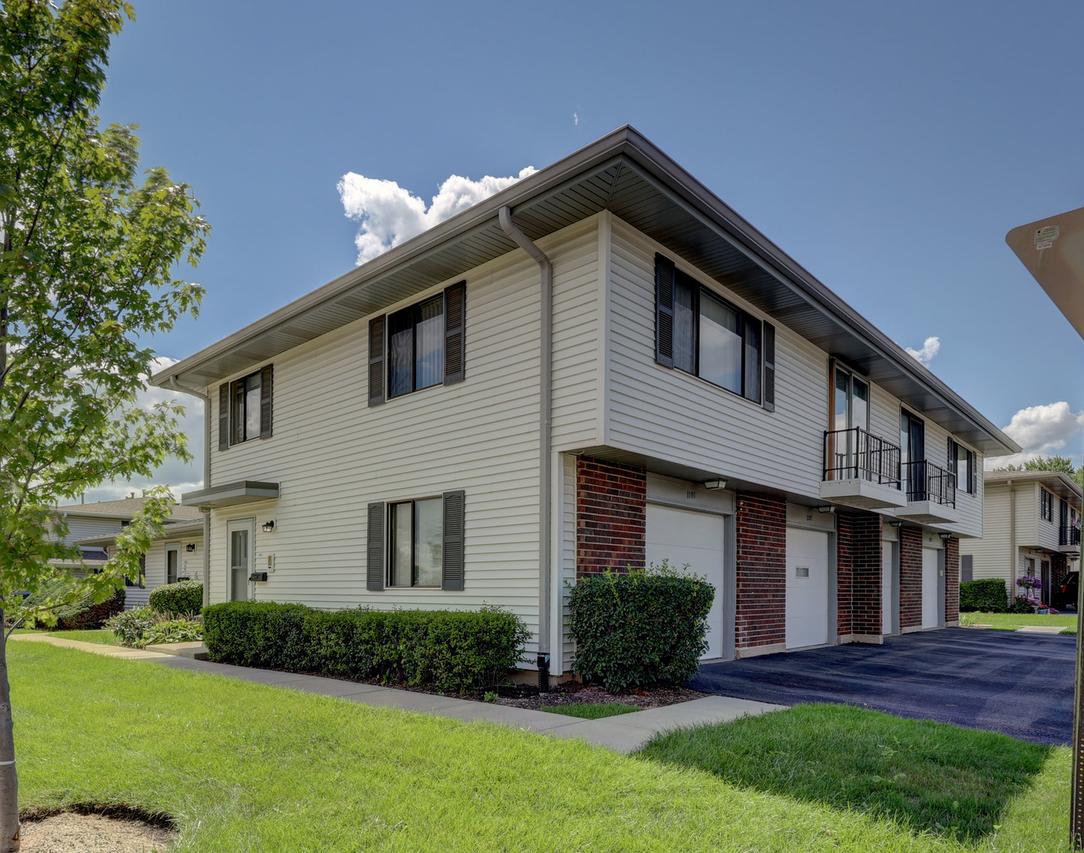 1101 Quanset Ct., Schaumburg, IL 60194