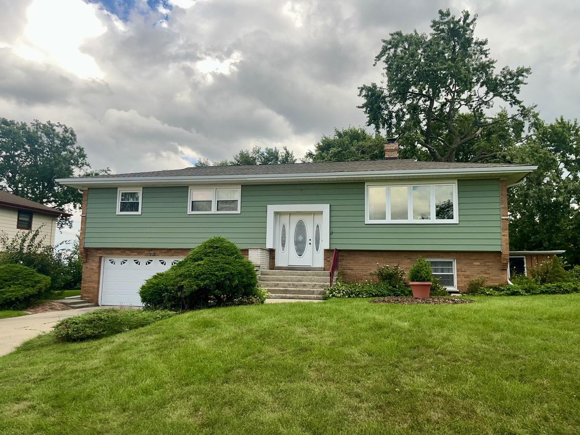 8041 W 91st St., Hickory Hills, IL 60457