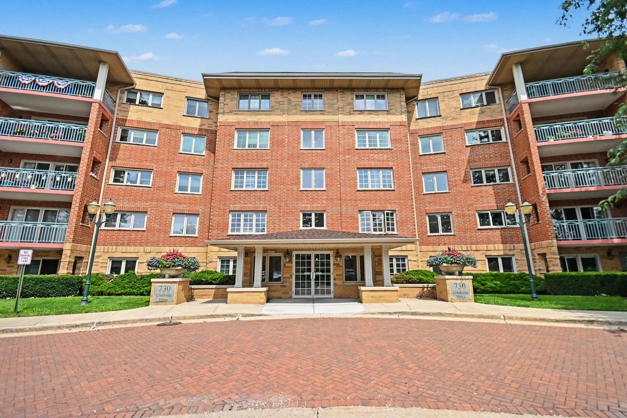 730 Creekside Dr. #304, Mount Prospect, IL 60056