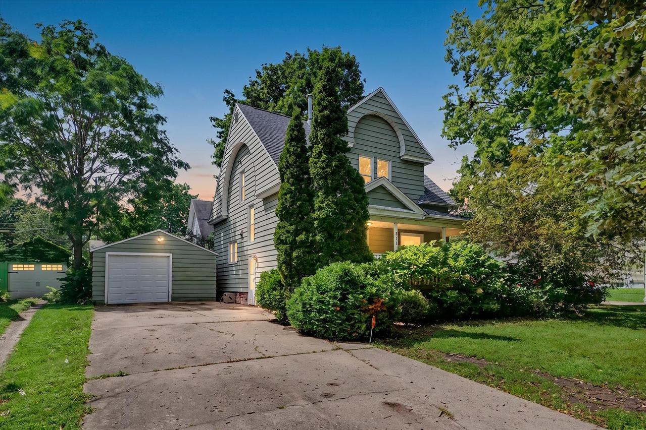 511 W Columbia Ave., Champaign, IL 61820