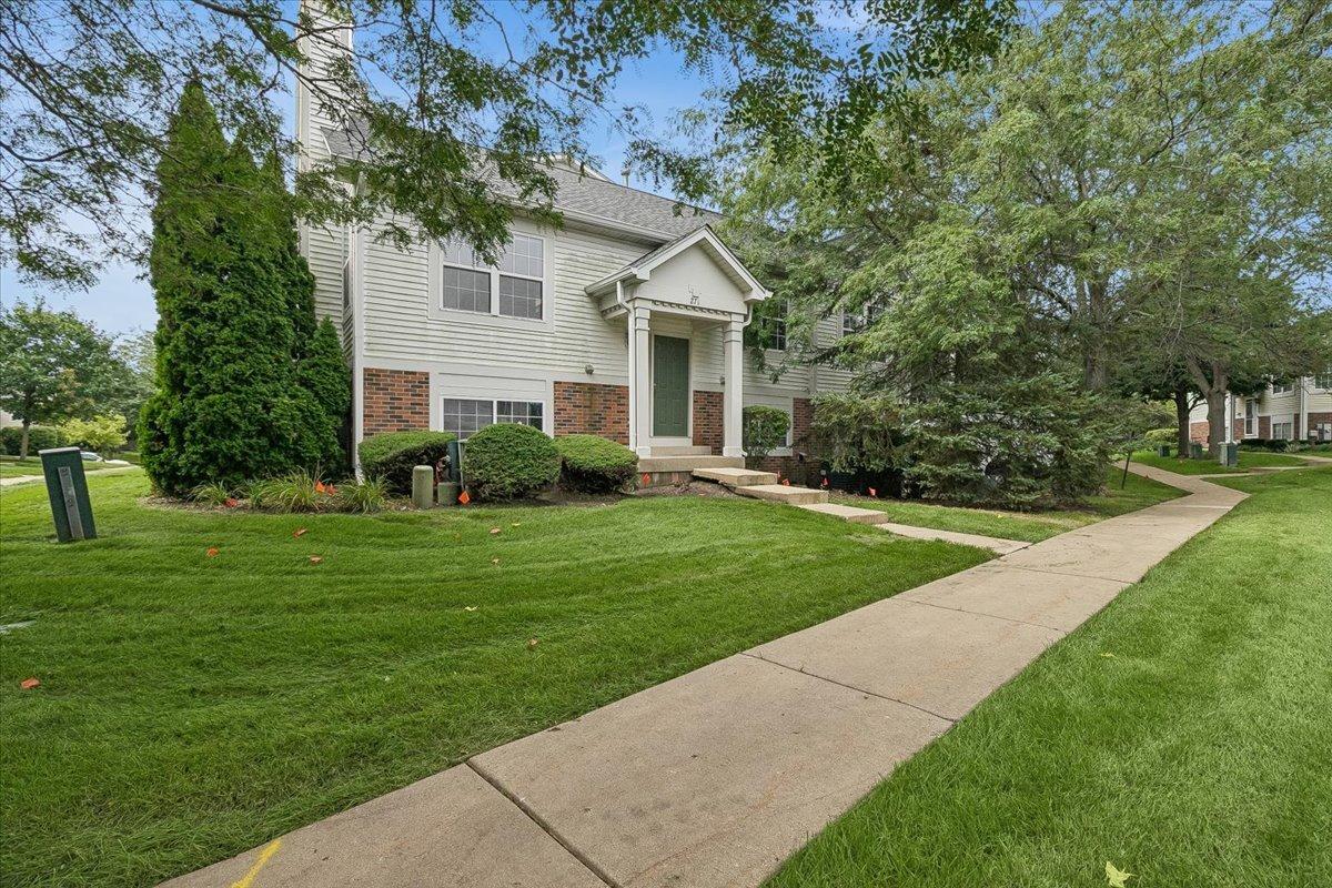 271 Holiday Ln., Hainesville, IL 60073