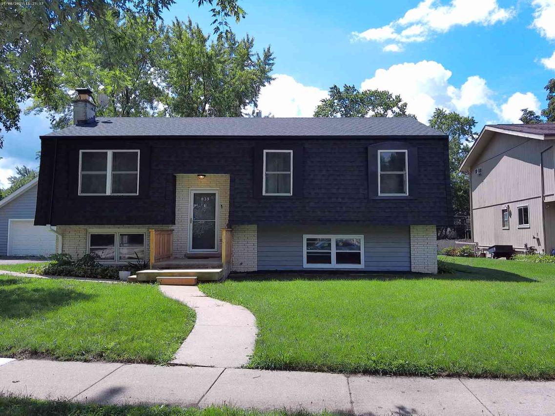 839 Bonniebrook Ave., Mundelein, IL 60060