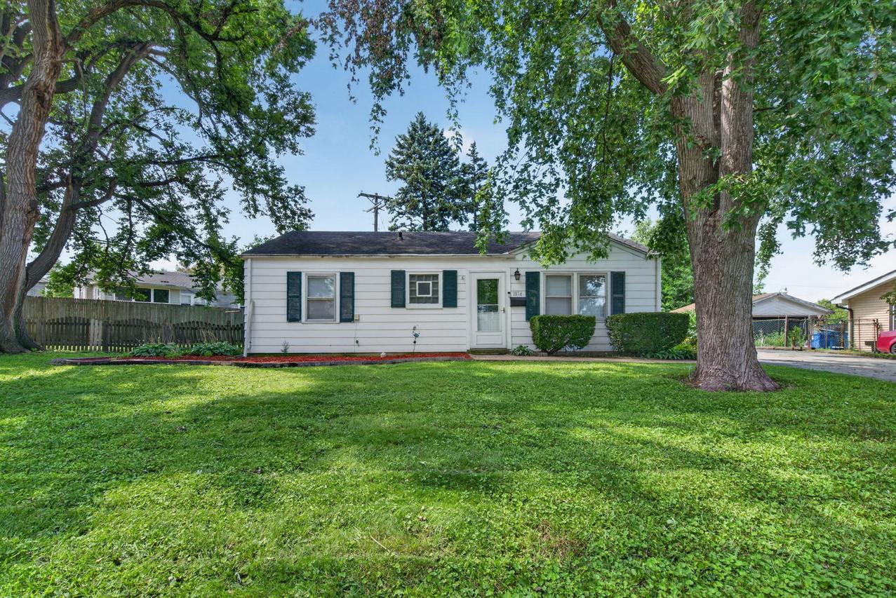 1814 Inner Circle Dr., Crest Hill, IL 60403