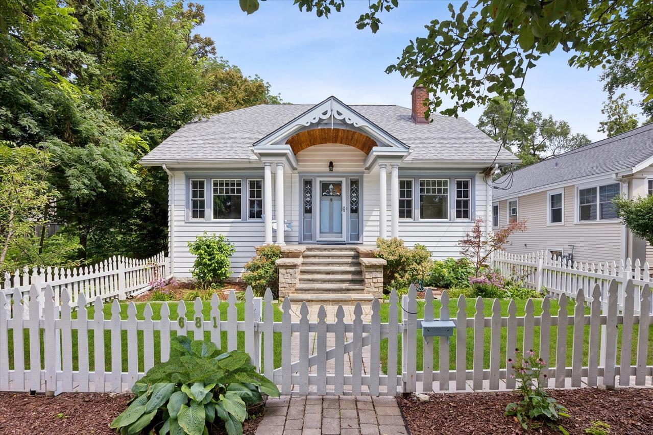 681 Western Ave., Glen Ellyn, IL 60137