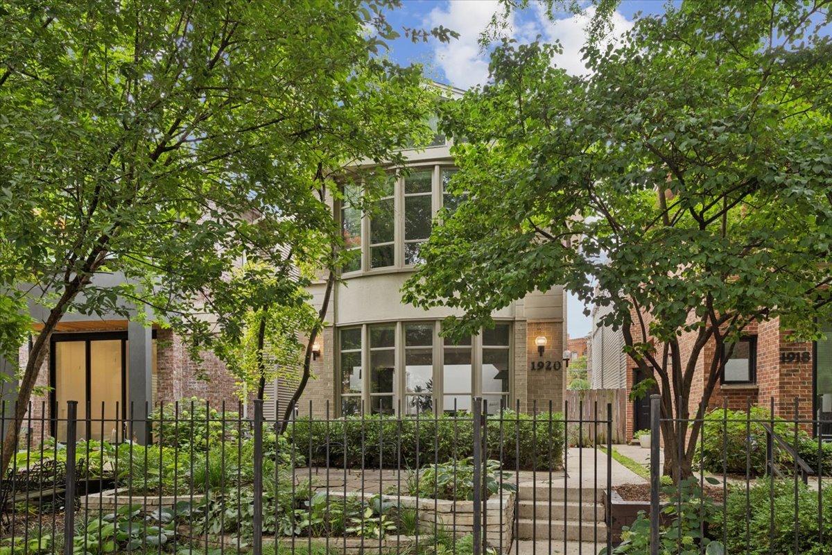 1920 W Potomac Ave., Chicago, IL 60622