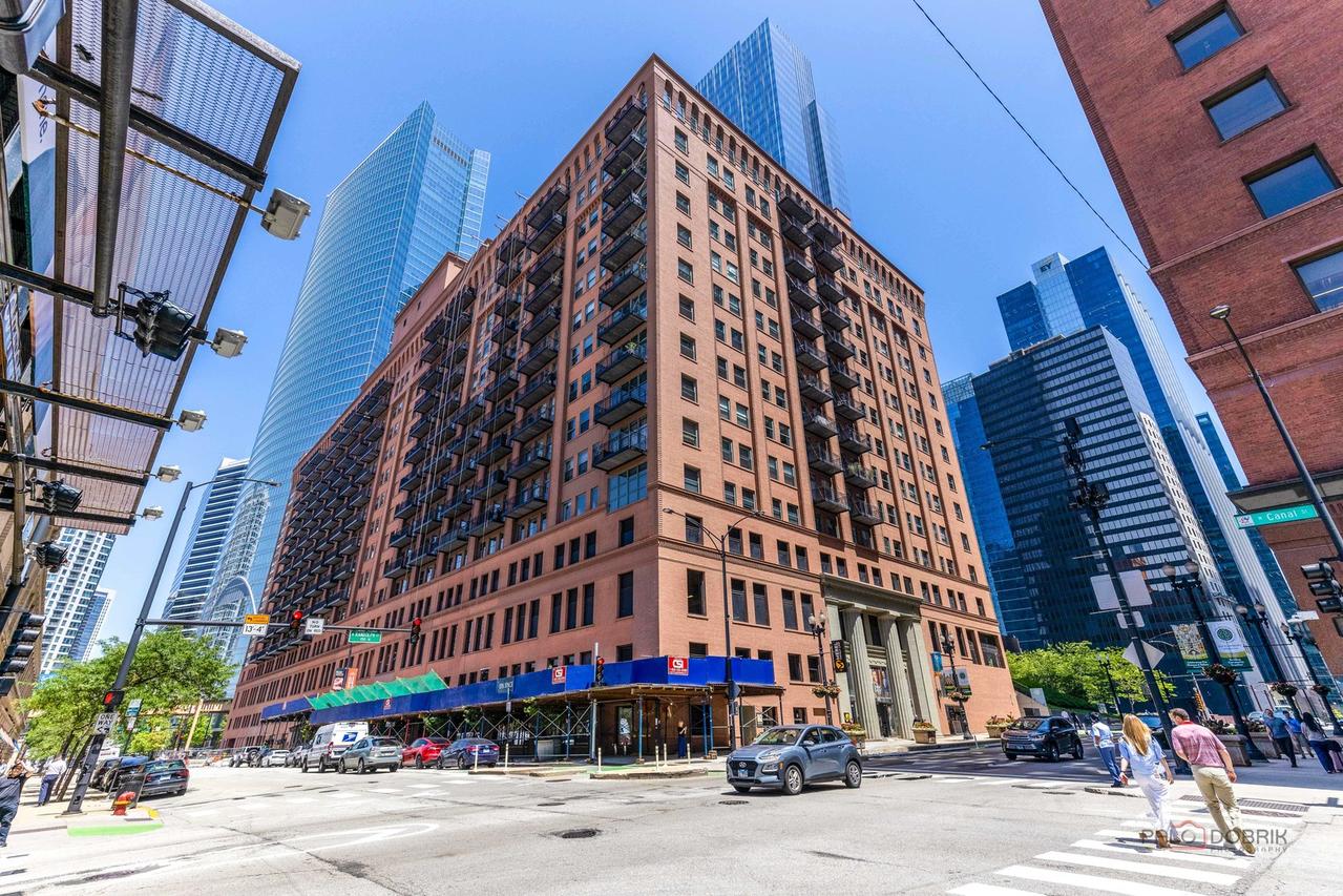 165 N Canal St. #1205, Chicago, IL 60606