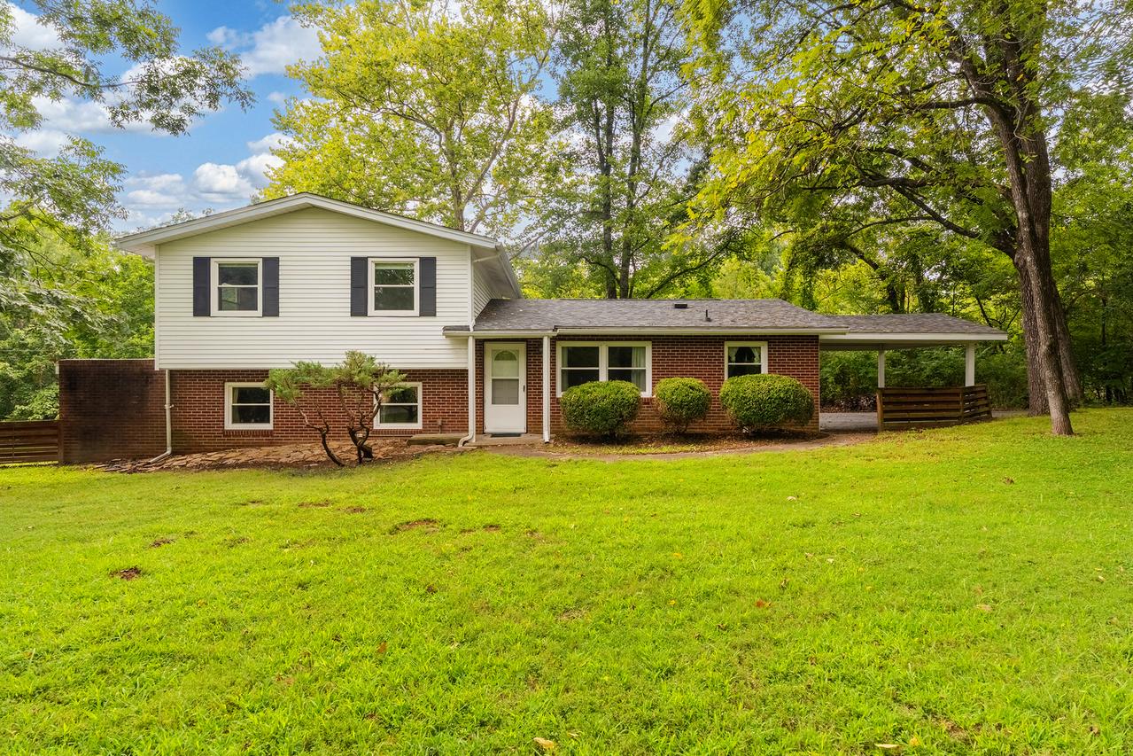 222 Bay Rd., Carbondale, IL 62903