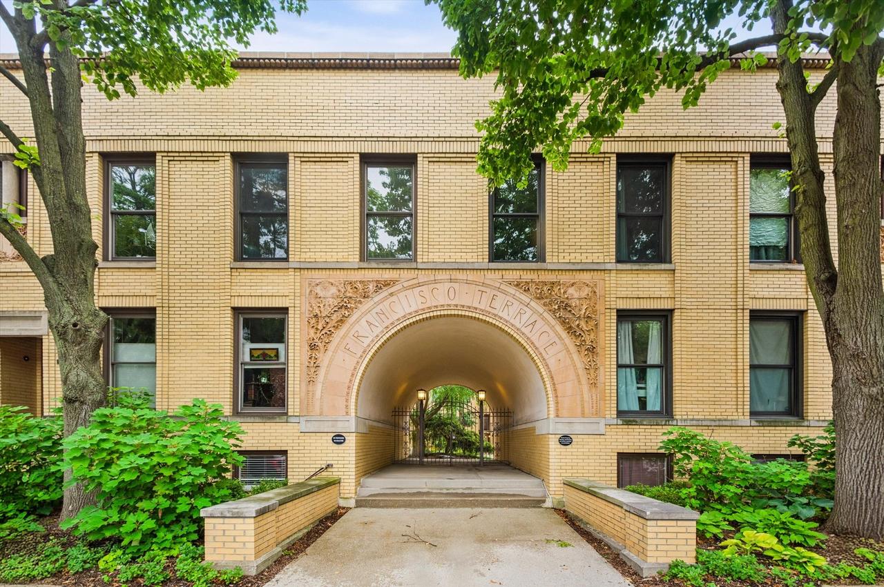 129 Francisco Ter., Oak Park, IL 60302