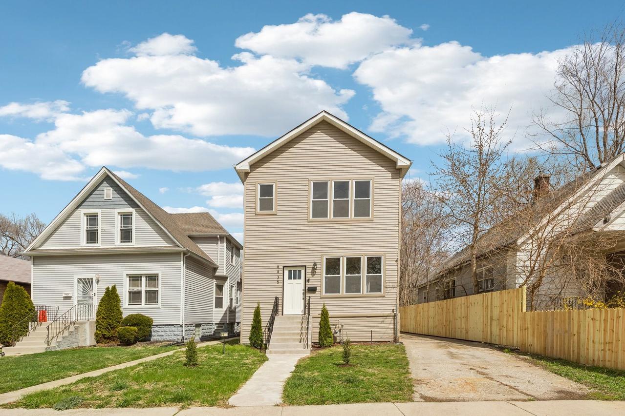 9935 S Winston Ave., Chicago, IL 60643