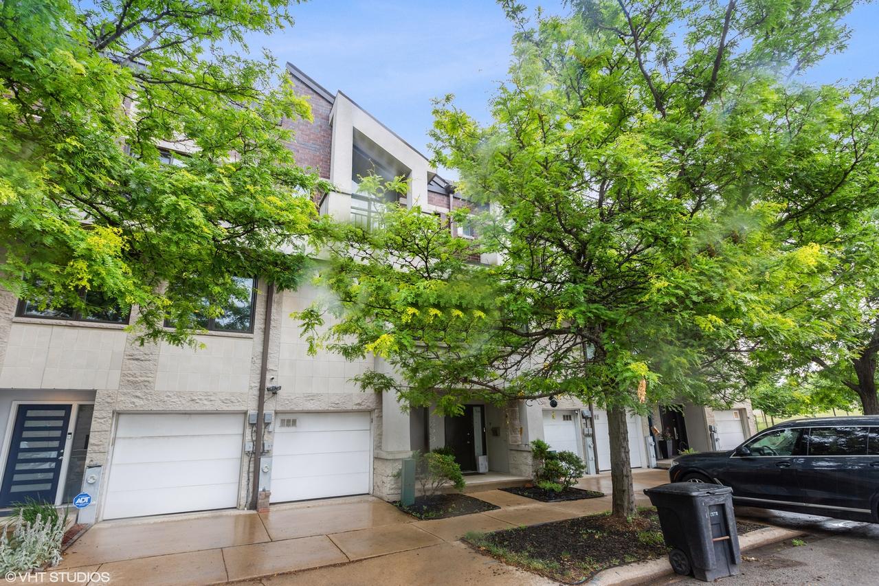 659 N Carpenter St., Chicago, IL 60642