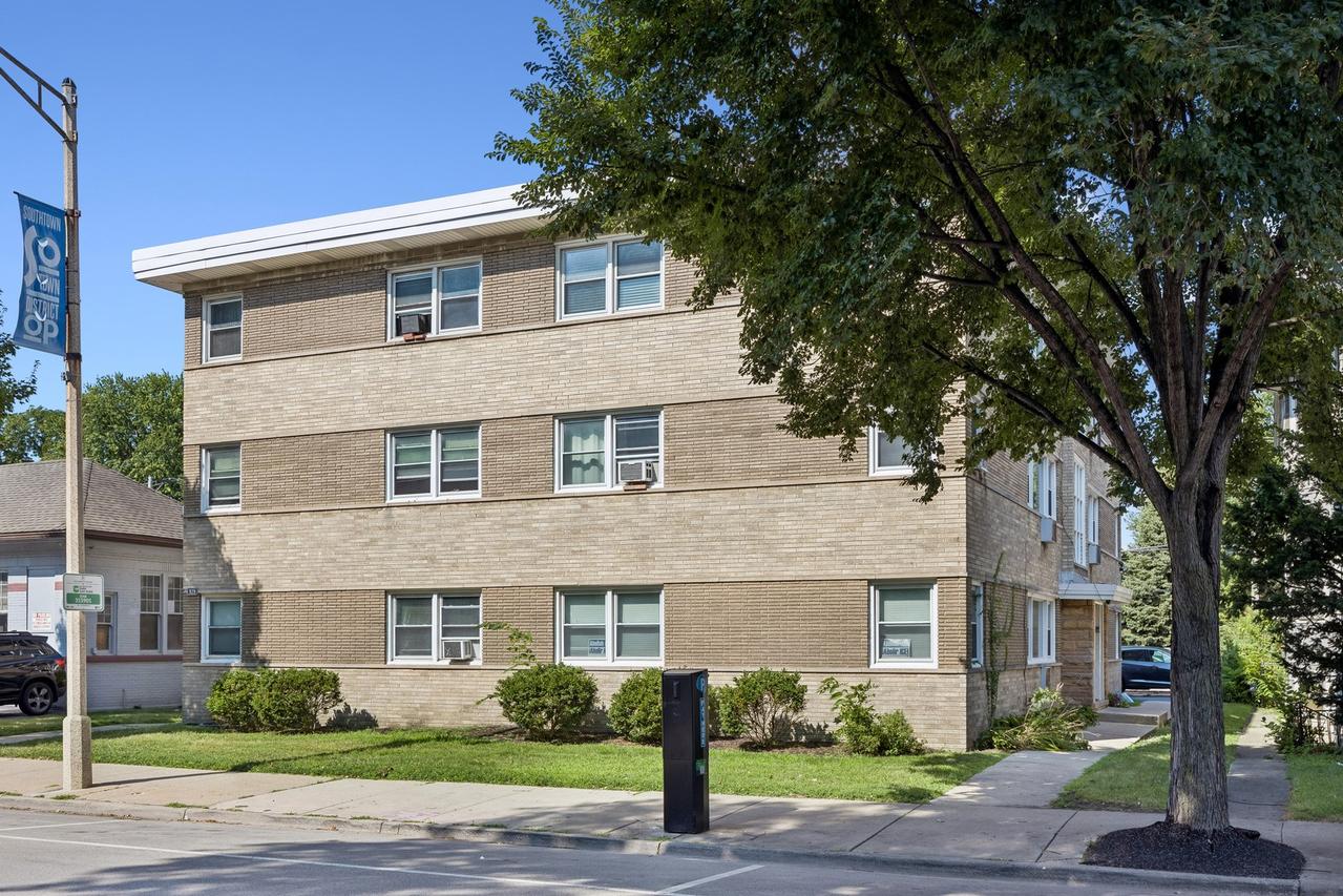 929 S Oak Park Ave. #3NE, Oak Park, IL 60304