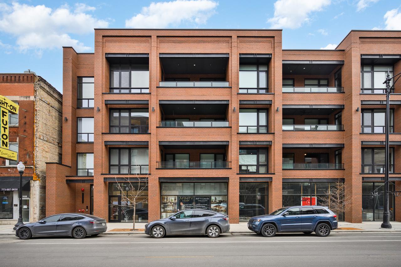 3037 N Lincoln Ave. #PH-03, Chicago, IL 60657