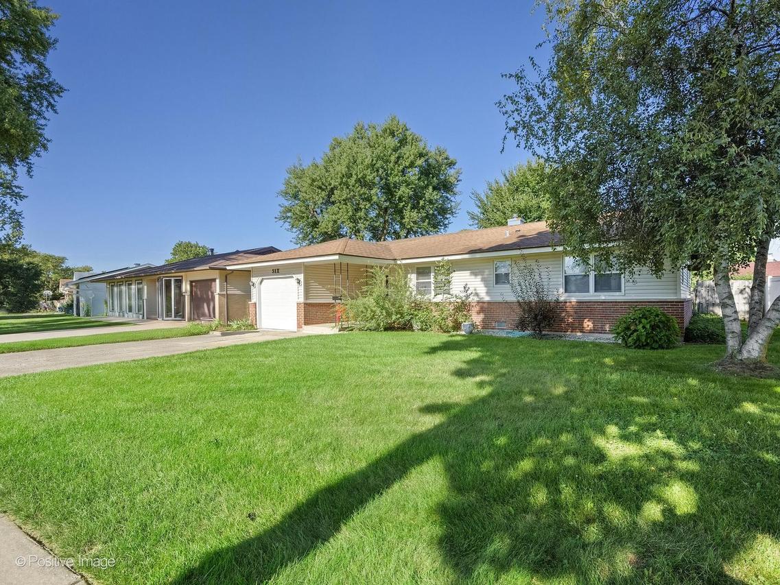 6 Ridgewood Rd., Elk Grove Village, IL 60007