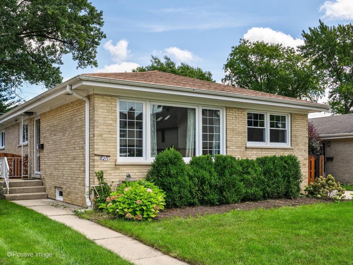 8211 Mango Ave., Morton Grove, IL 60053