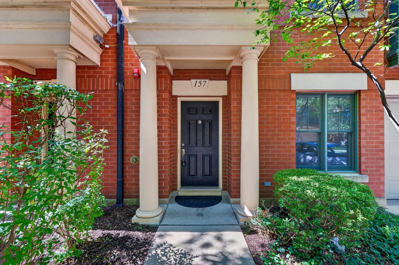 157 Festival Ct., Elgin, IL 60120