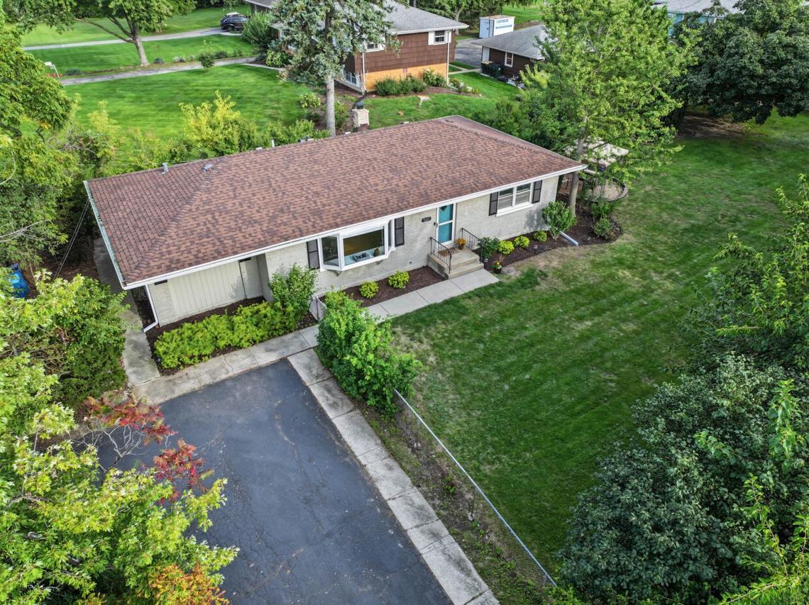5601 Lee Ave., Downers Grove, IL 60516