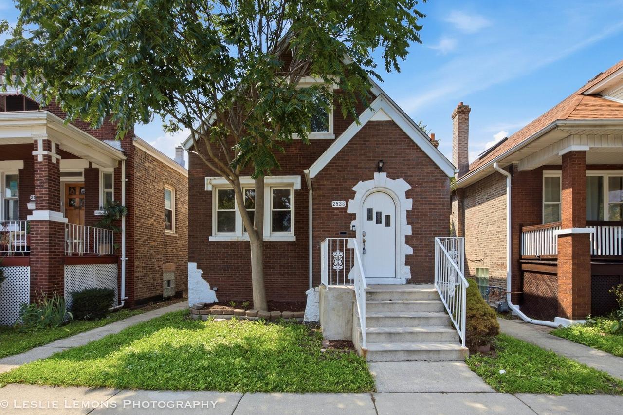 2528 Ridgeland Ave., Berwyn, IL 60402
