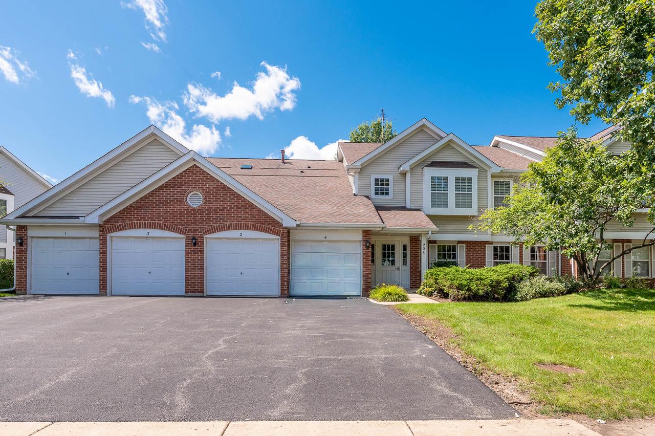 250 Ashbury Ln. #1523-3, Roselle, IL 60172