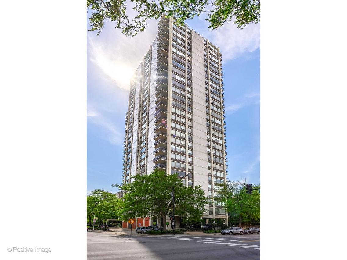 1360 N Sandburg Ter. #1106C, Chicago, IL 60610
