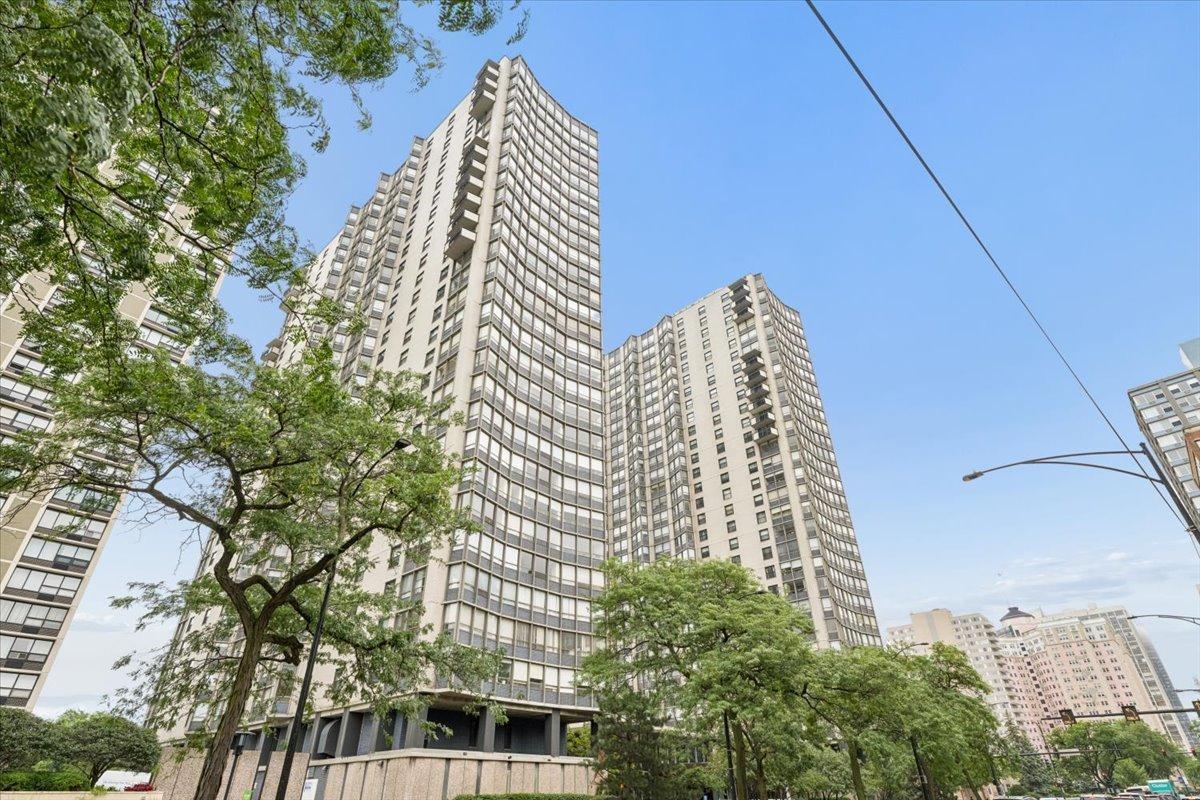 5701 N Sheridan Rd. #12B, Chicago, IL 60660