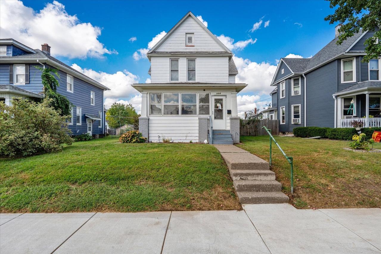 1435 10th St., Moline, IL 61265