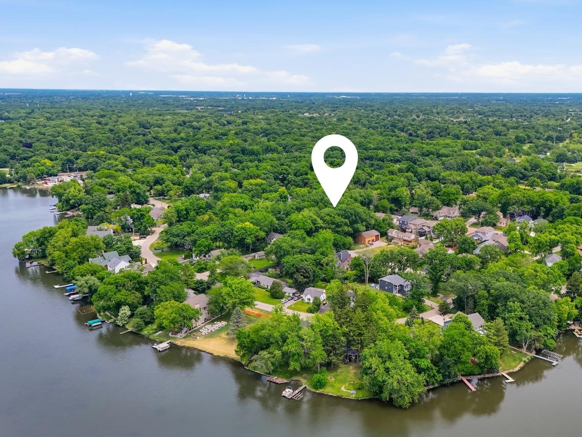 24011 N Valley Rd., Lake Zurich, IL 60047