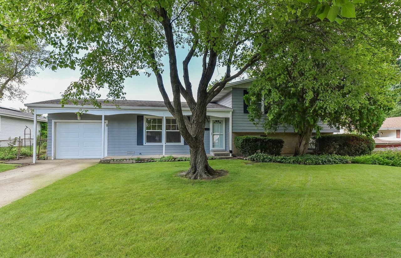 535 Illini Dr., Carol Stream, IL 60188